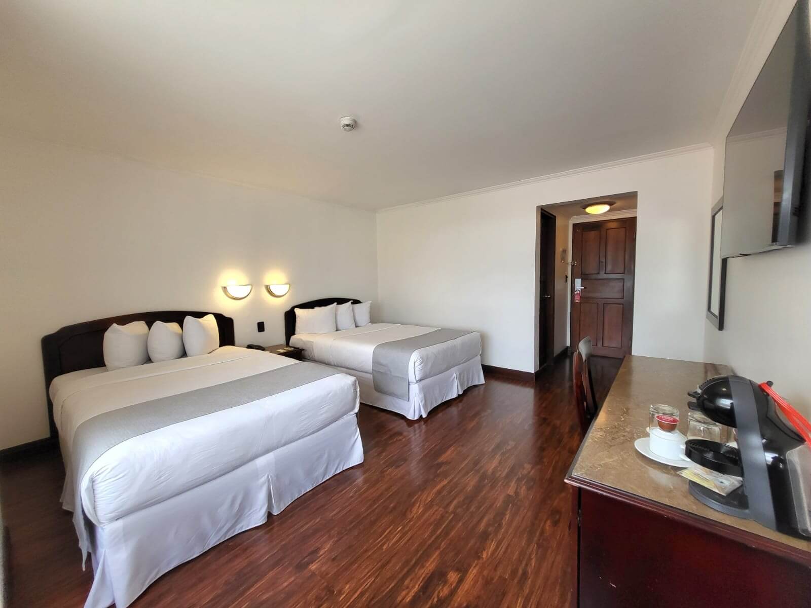 room-standard-2-beds-parque-del-lago_6